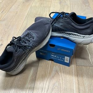 Brooks Mens adrenaline 21